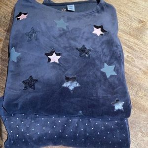 Pajamas  for girls in velvet terrycloth. Excellent condition.